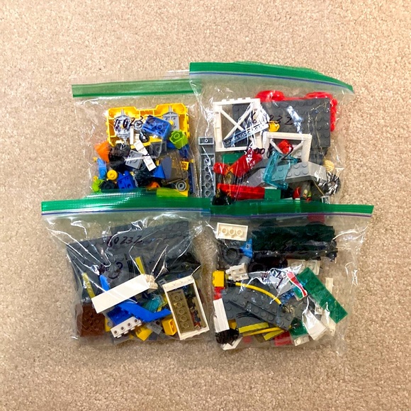 Lego Garage Center - 60232 retired - Picture 3 of 5